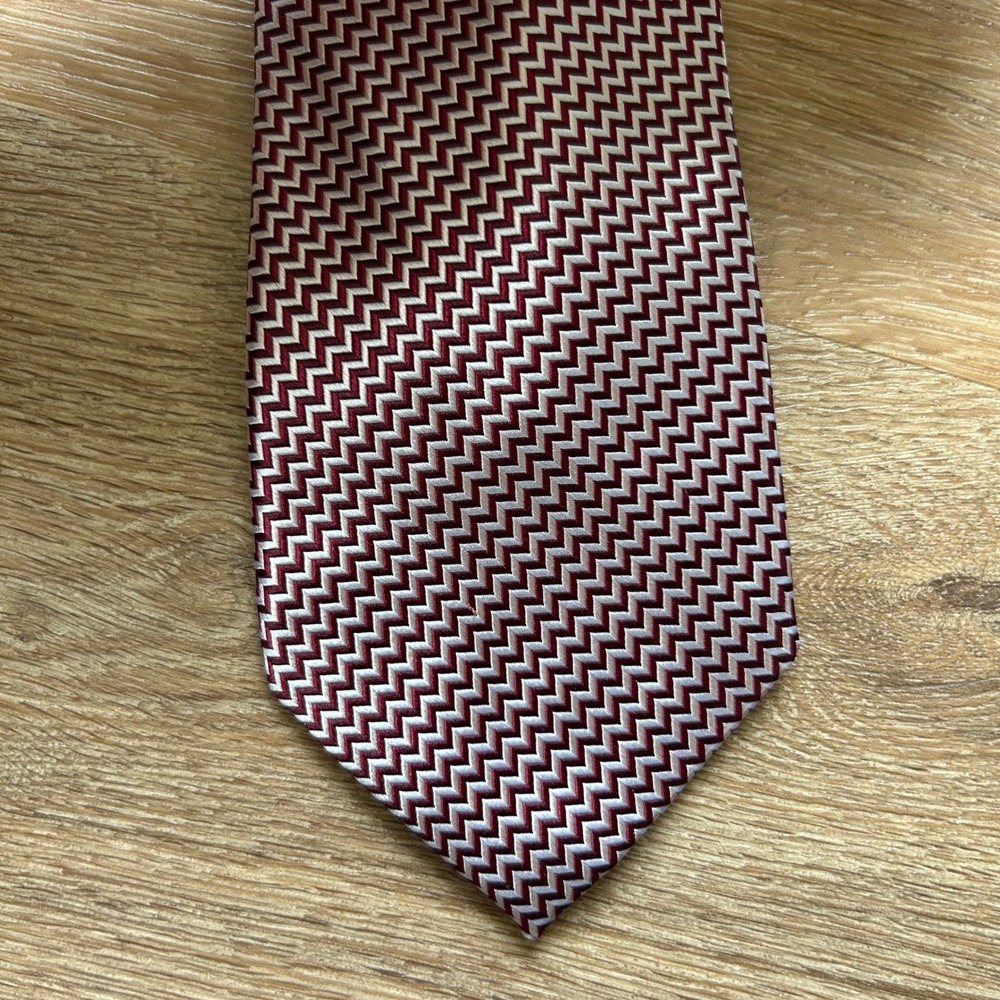 Michael Michael Kors Mens Silk Tie Burgundy Grey Zigzag Chevron Geometric